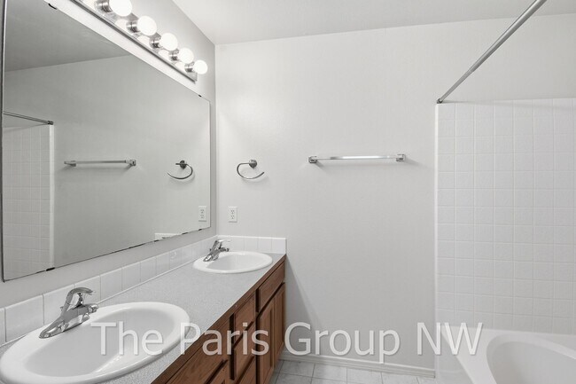 Building Photo - Spectacular Spacious 5BR Home in Sultan * Great Location * New Paint/Flooring/Appliances +++