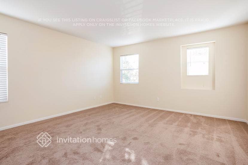 Building Photo - 3043 Roadrunner Dr