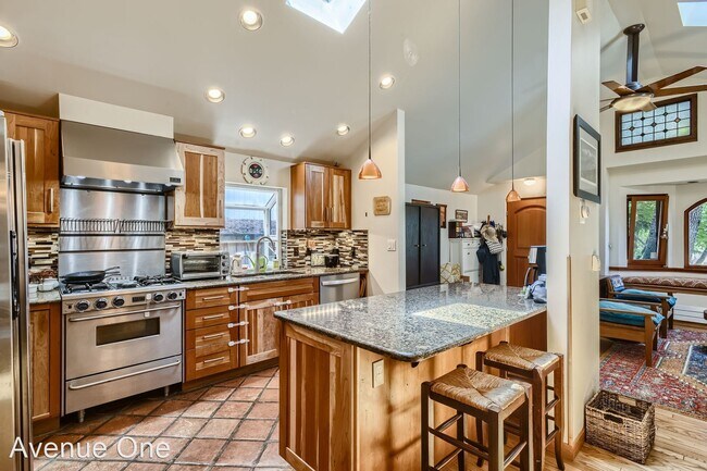 Building Photo - 4 br, 3 bath House - 1614 32nd Ave