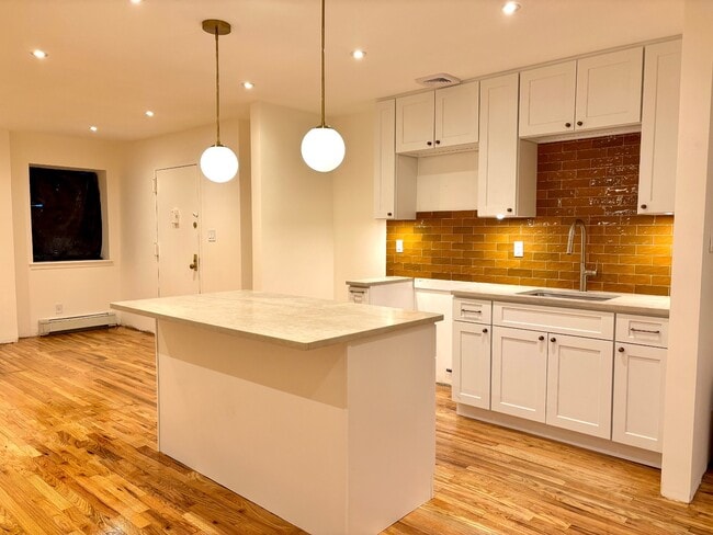 Building Photo - 2182 Davidson Ave