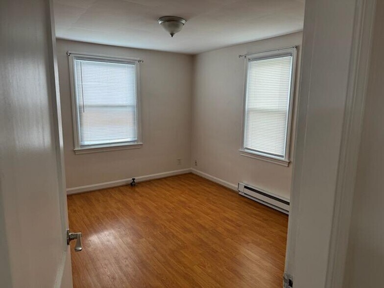 Building Photo - 65 Cowesett Ave