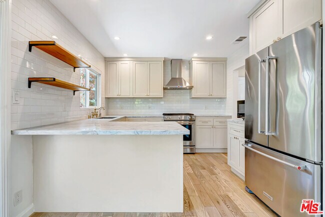 Building Photo - 4340 W 60th St
