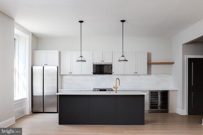 Building Photo - 200 S Broad St