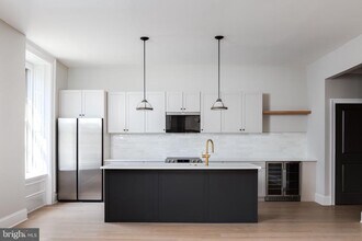 Building Photo - 200 S Broad St