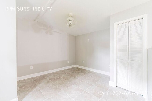 Building Photo - 2017 Oceanview Pl