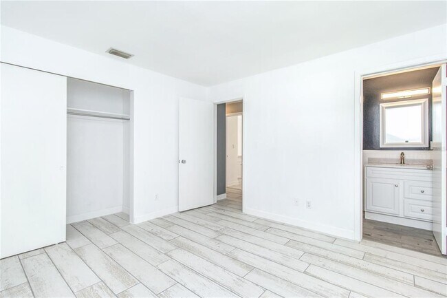 Building Photo - 5418 Newton Ave S