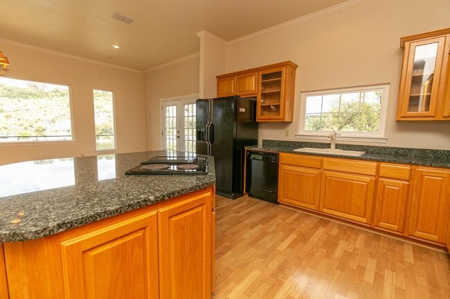 Building Photo - 830 Los Escondidos Rd