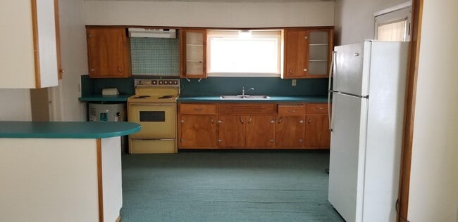 Building Photo - 2 Bedroom walking distance to Downtown Whi...
