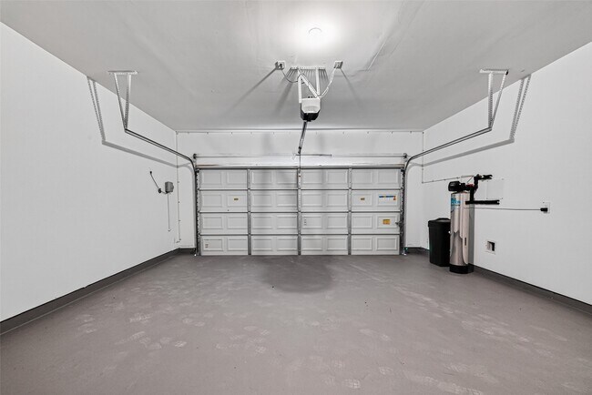 Building Photo - 14529 Lily Plns Dr