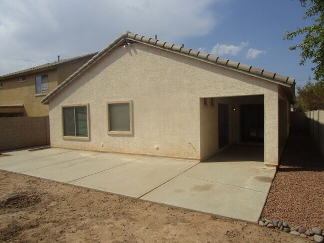 Building Photo - Spacious 3Bdm 2Ba Phoenix Home with *No Carpets* and *New Paint*