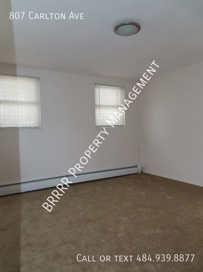 Building Photo - 807 Carlton Ave