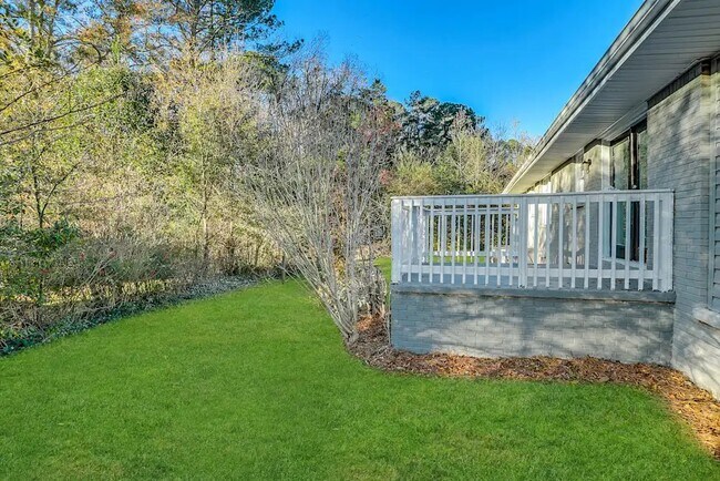 Building Photo - 844 Parkstone Dr