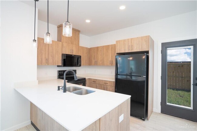 Building Photo - 30 Hidalgo Cir