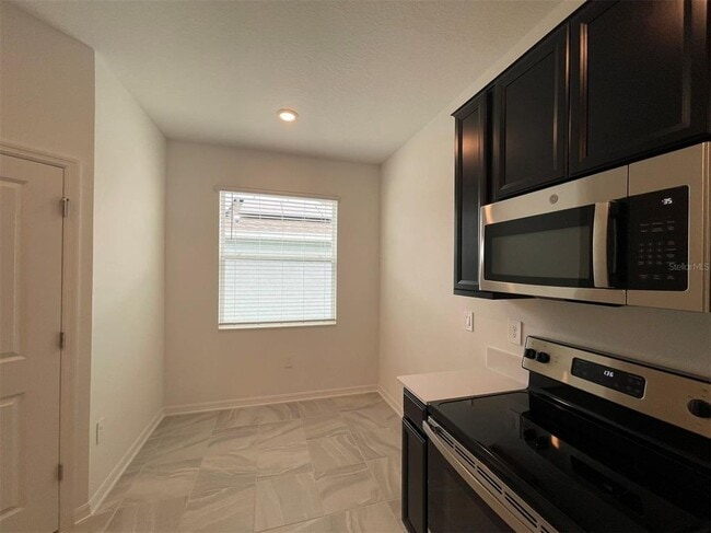 Building Photo - 835 Ofanto Wy