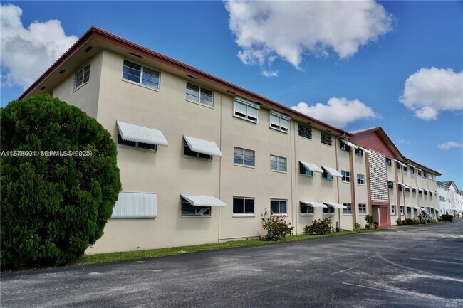 Building Photo - 5300 Washington St