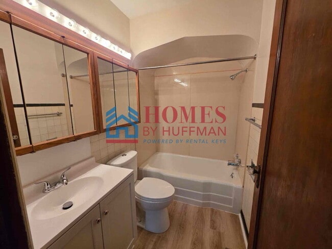 Building Photo - Two Bedroom House | Detached Garage