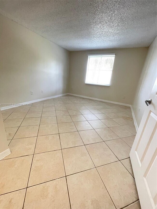 Building Photo - 155 NW 96th Terrace