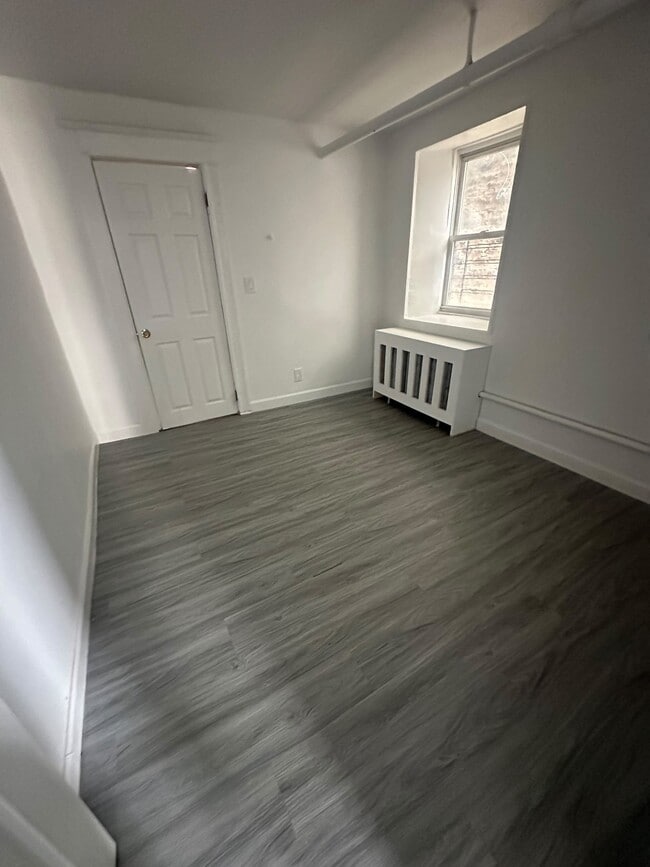 Building Photo - 34 Van Cortlandt Park Ave