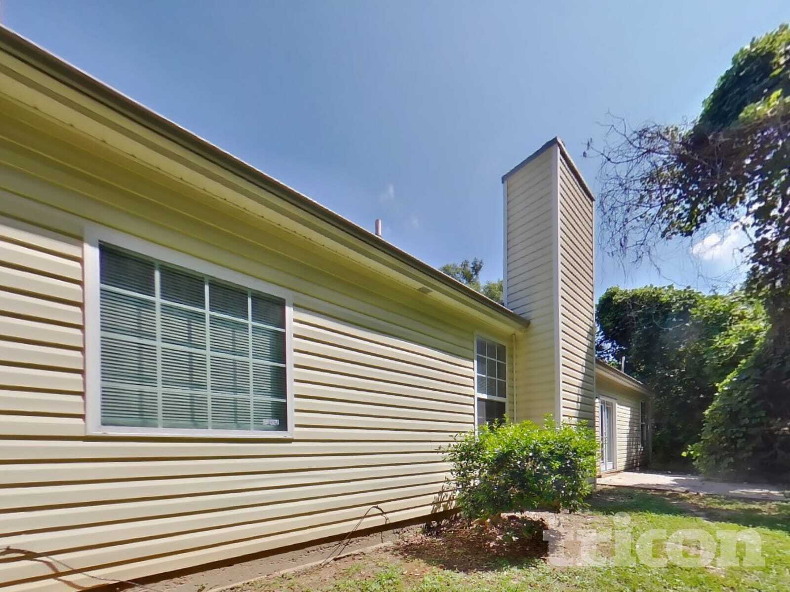 Building Photo - 5746 Lakeside Dr