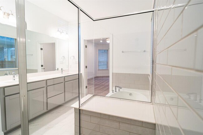 Building Photo - 3501 Jaulan St