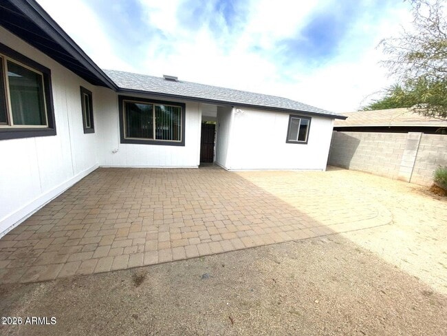 Building Photo - 4417 S Newberry Rd