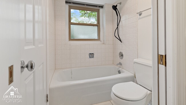 Building Photo - 2S661 Ave Normandy W