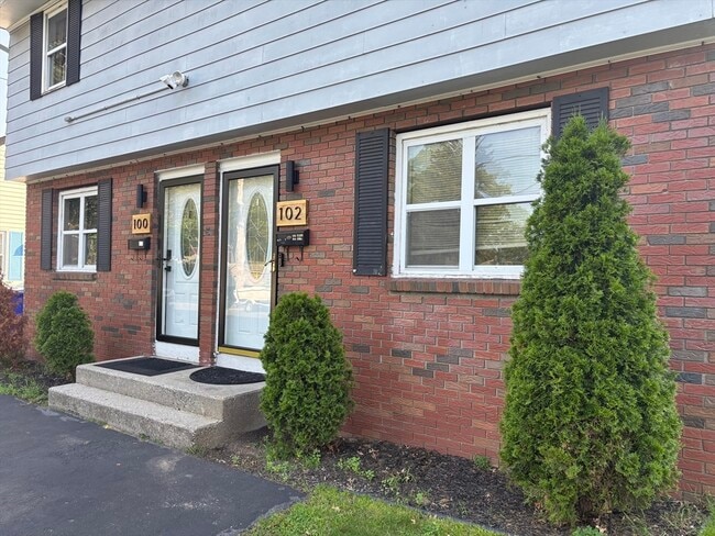 Primary Photo - 102 Savoy Ave