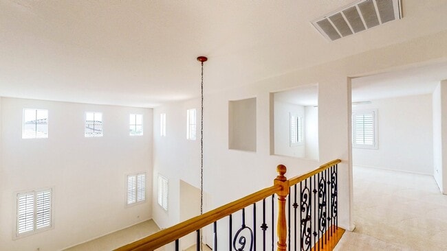 Building Photo - Beautiful 4 bedroom 3 full bath home with 2,902 Sq. FT. of living space.