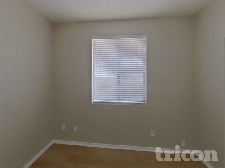 Building Photo - 6624 S 45th Glen