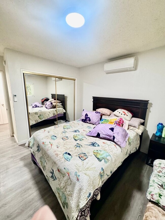 Interior Photo - MOVE IN SPECIAL!!! $100 OFF THE RENT FOR THE 1ST 4 MONTHS!  SPACIOUS 2 BEDROOM / 1 BATHROOM.LARGE...