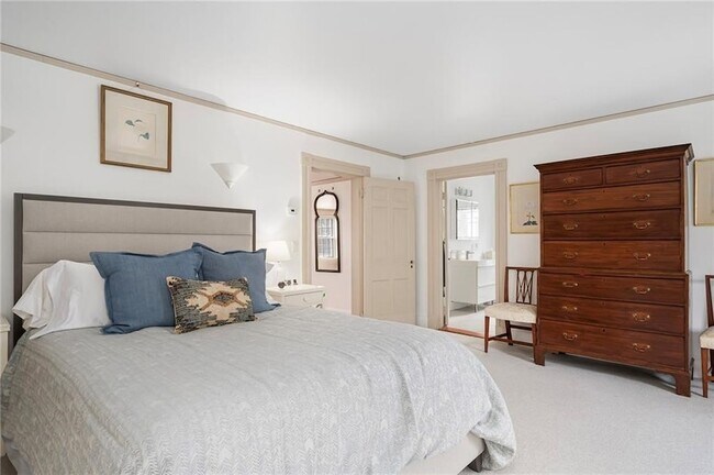 Building Photo - 5 Cushing St