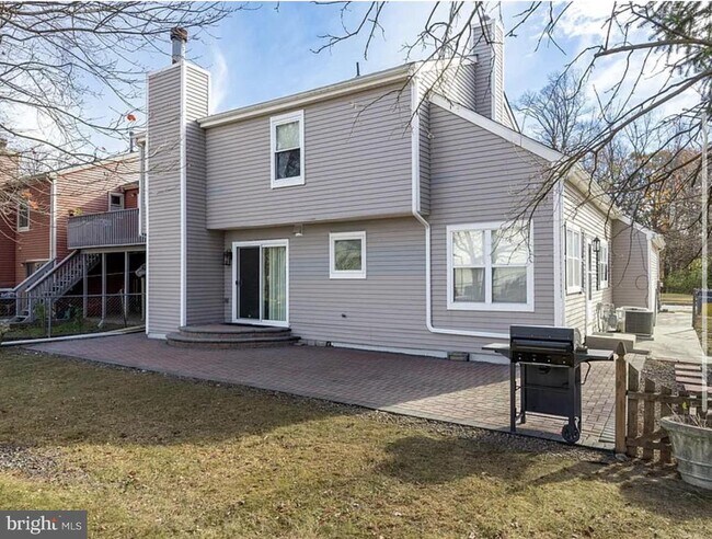 Building Photo - 44 Brambling Ln