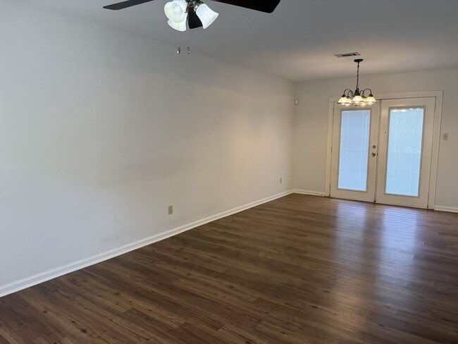 Building Photo - 36 Country Walk Dr