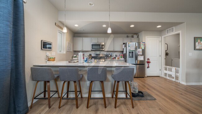 Building Photo - Three Bedroom  Home in Vantana