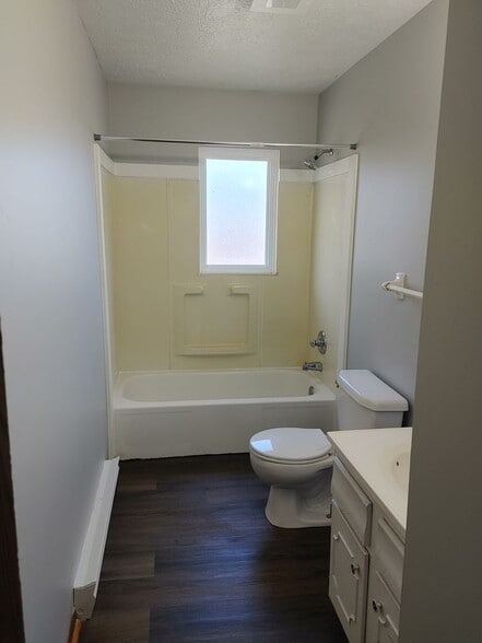 Building Photo - 512 9th Ave