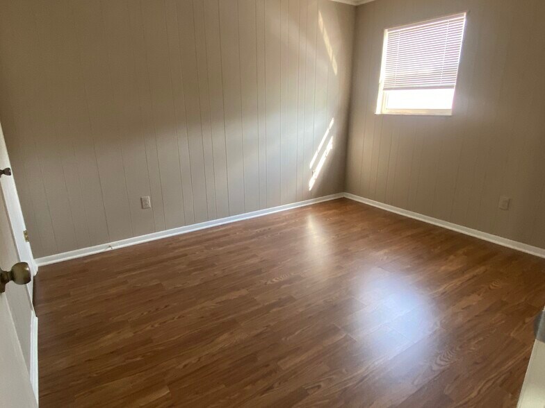 Building Photo - 103 Skyview Dr