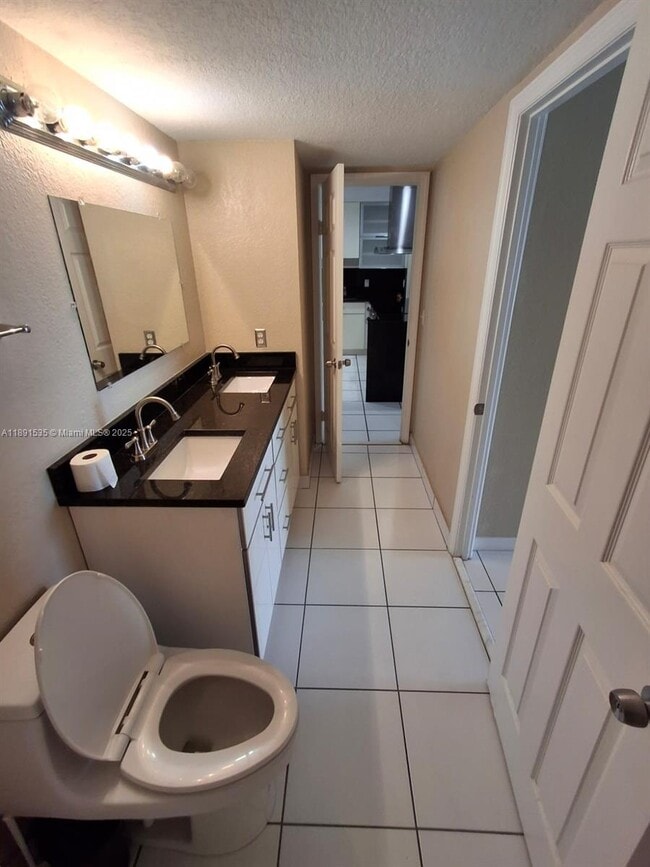 Building Photo - 1351 NE Miami Gardens Dr