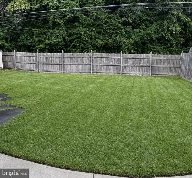 Building Photo - 2515 Woodlawn Dr