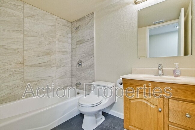 Building Photo - 1999 Garden Bing Cir