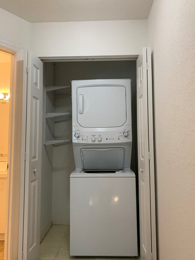 Building Photo - DOWNTOWN SARASOTA  at Central Park Two Condos