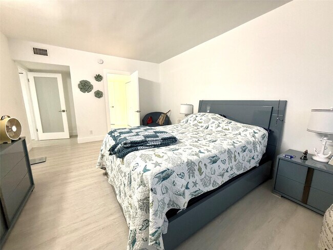 Building Photo - 3550 Galt Ocean Dr