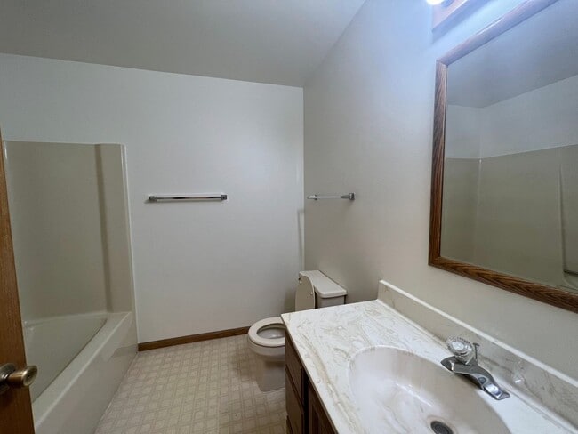 Building Photo - Lacy Road Duplex