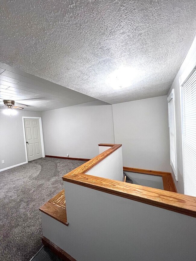 Building Photo - Cute South Omaha 2 bed, 1 bath beauty for only $1,250! COMING SOON!