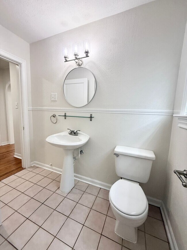 Building Photo - GAL13