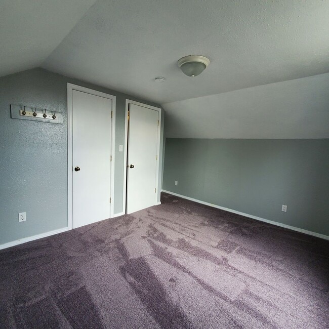 Building Photo - Pet Friendly 3 Bedroom with RV Parking, Close to Downtown Albany!