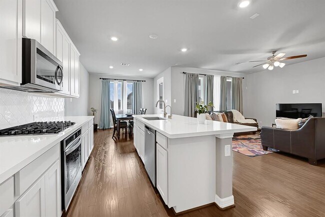 Building Photo - 8418 Manta Ray Cir