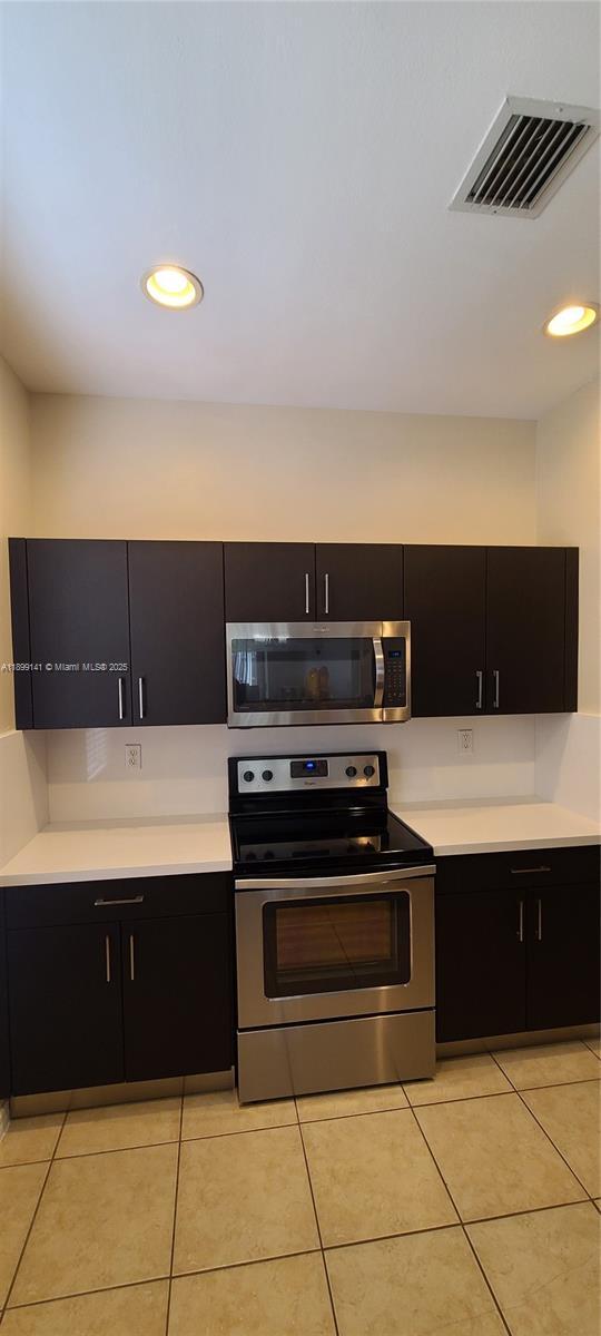 Building Photo - 971 NE 42nd Pl
