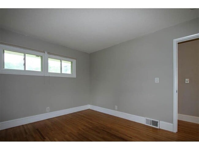 Building Photo - 8613 Zenith Rd