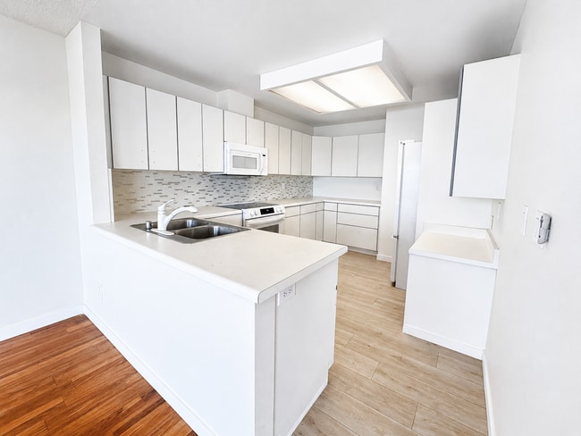 Building Photo - 6337 Caminito Andreta