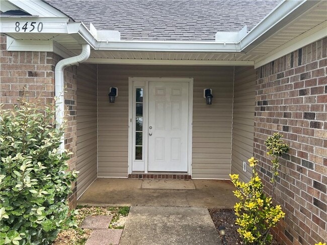 Building Photo - 8450 N Kendall Ct